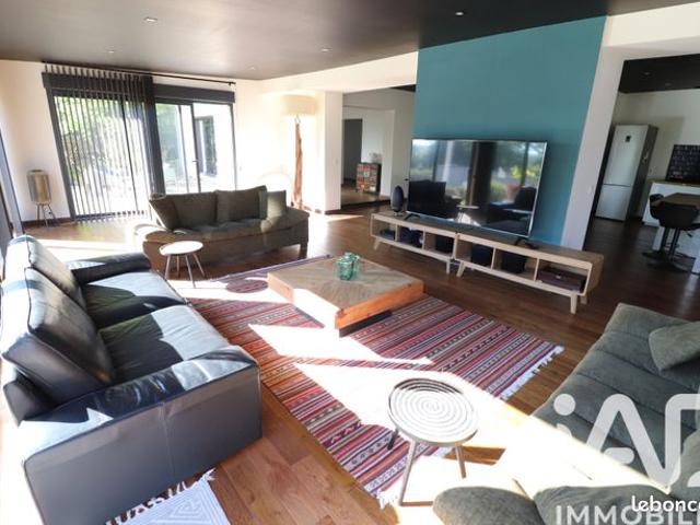 Maison 8 pièces 232 m²