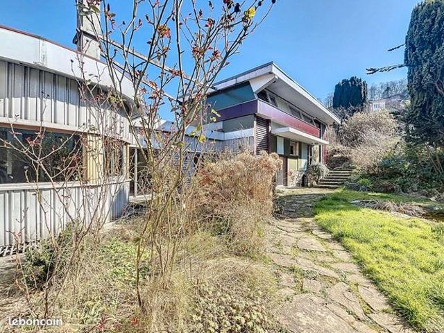 Maison 8 pièces 232 m²