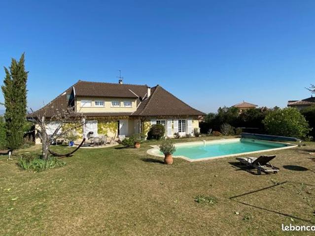 Maison 8 pièces 232 m²