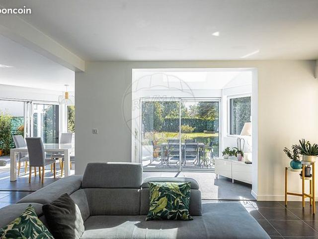 Maison 8 pièces 232 m²