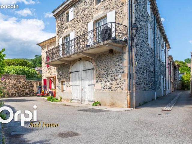 Maison 8 pièces 232 m²