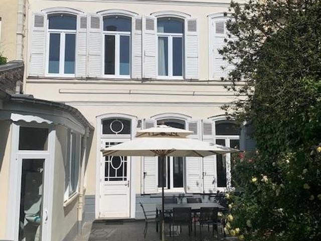 Maison 8 pièces 232 m²