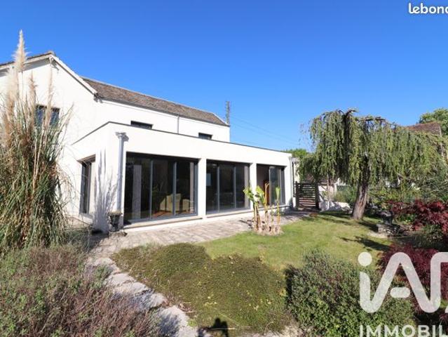 Maison 8 pièces 232 m²