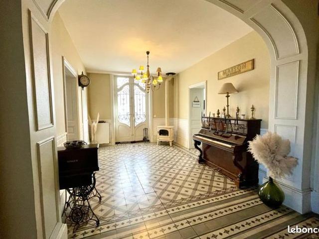 Maison 8 pièces 232 m²