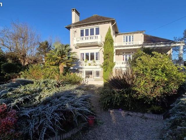 Maison 8 pièces 233 m²