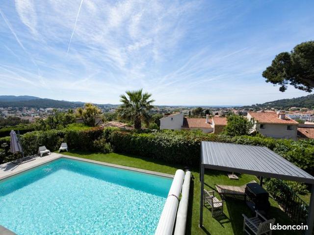 Maison 8 pièces 233 m²