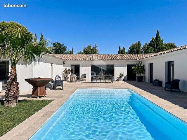 Maison 8 pièces 233 m²