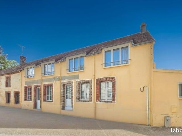 Maison 8 pièces 233 m²