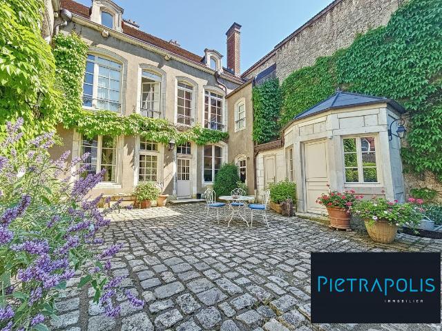 Maison 8 pièces 233 m²