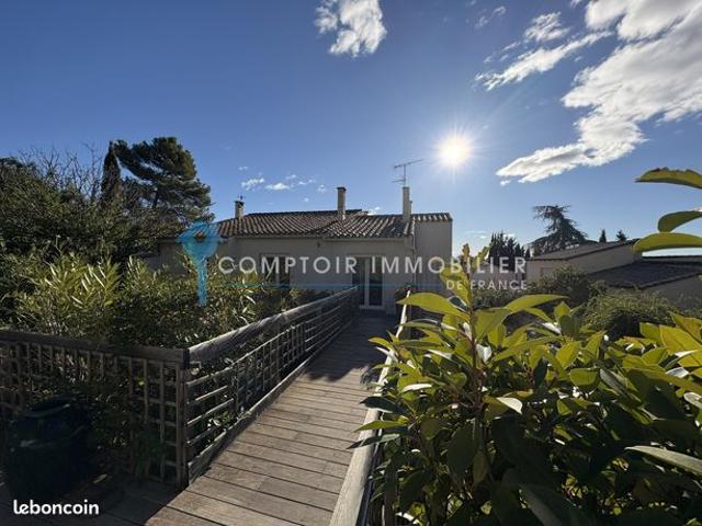 Maison 8 pièces 233 m²