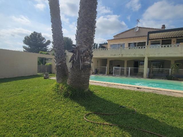 Maison 8 pièces 233 m²