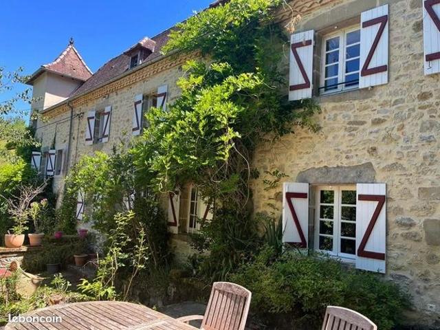 Maison 8 pièces 233 m²