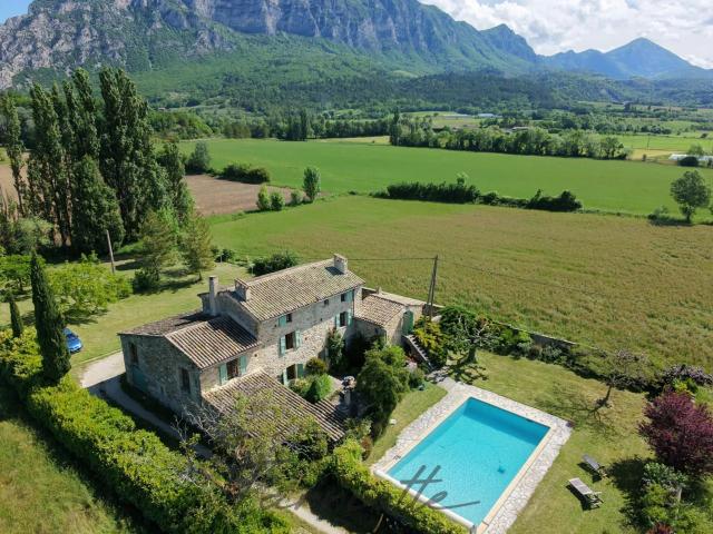 Maison 8 pièces 233 m²