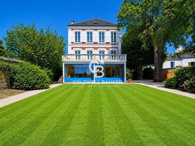 Maison 8 pièces 233 m²