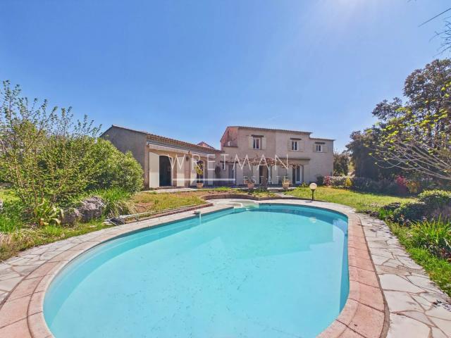 Maison 8 pièces 233 m²