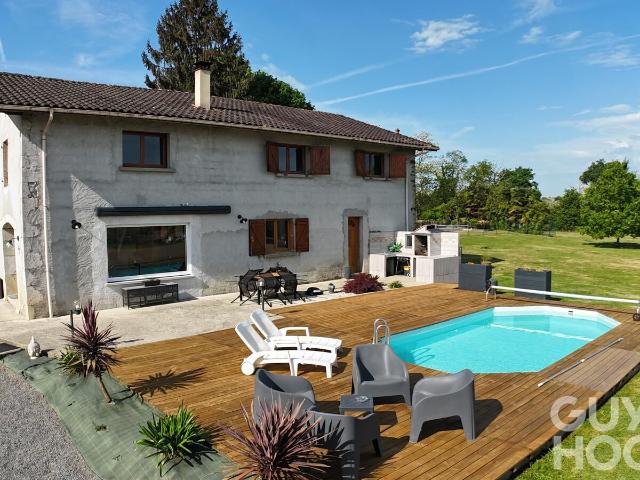 Maison 8 pièces 233 m²