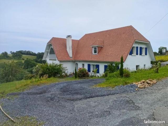 Maison 8 pièces 233 m²