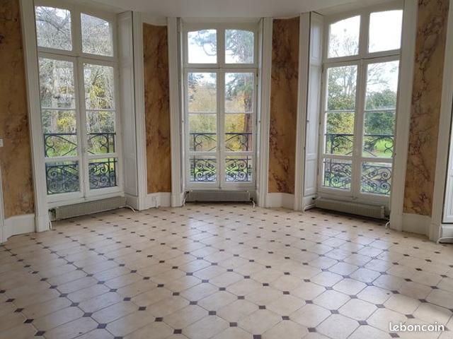 Maison 8 pièces 233 m²