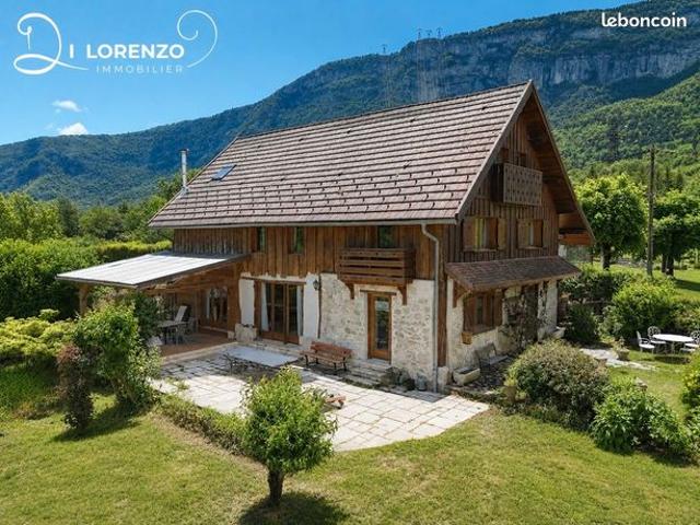 Maison 8 pièces 233 m²