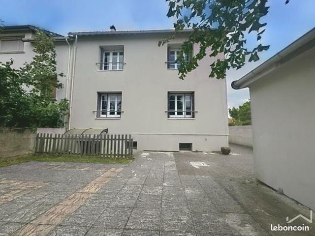 Maison 8 pièces 233 m²