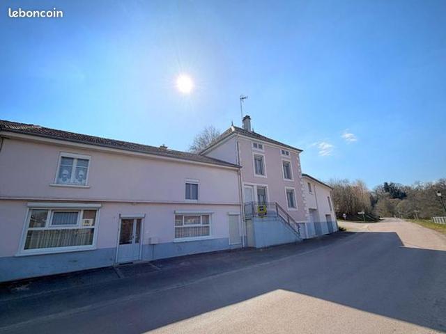 Maison 8 pièces 233 m²