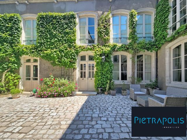 Maison 8 pièces 233 m²