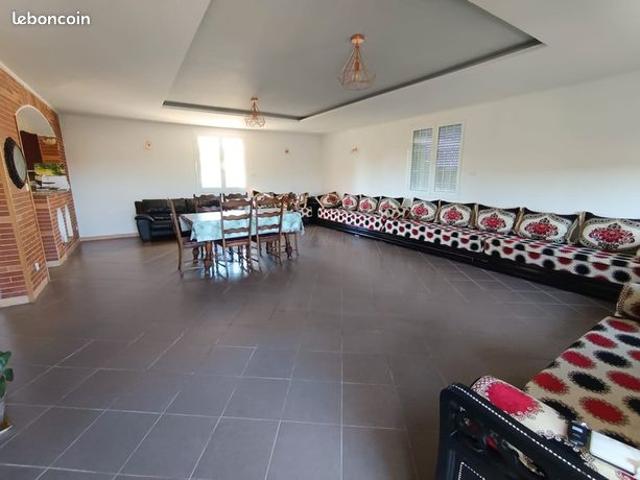 Maison 8 pièces 233 m²