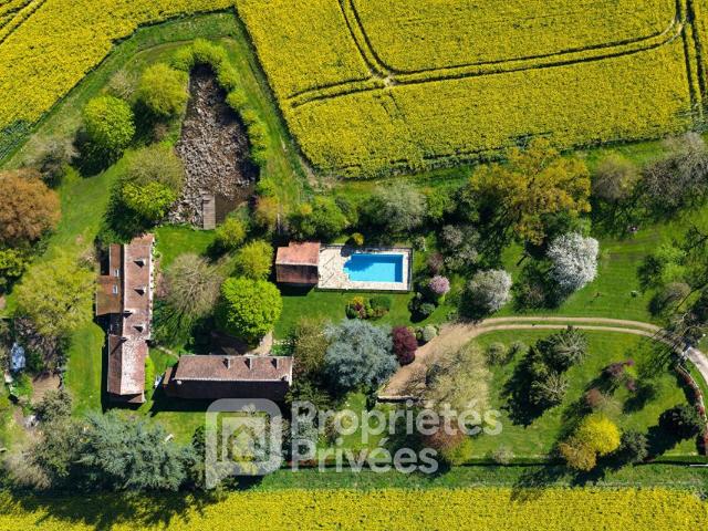 Maison 8 pièces 233 m²