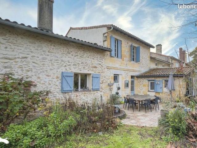 Maison 8 pièces 244 m²