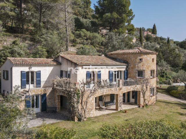 Maison 8 pièces 244 m²