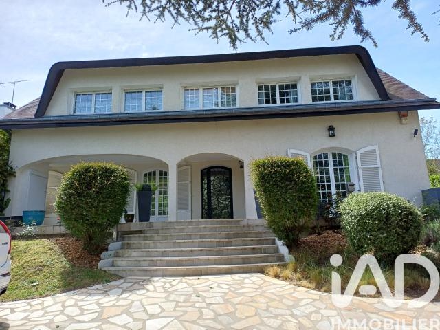 Maison 8 pièces 244 m²