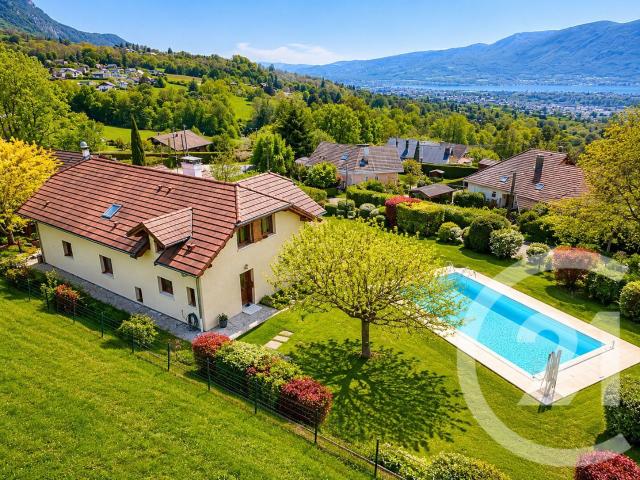 Maison 8 pièces 244 m²