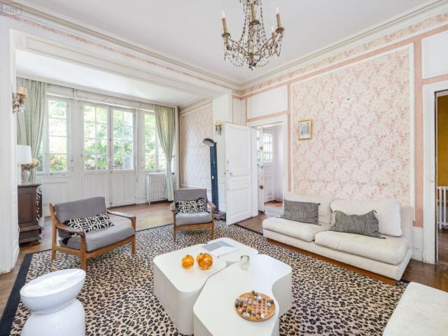 Maison 8 pièces 244 m²