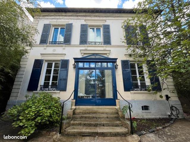 Maison 8 pièces 244 m²
