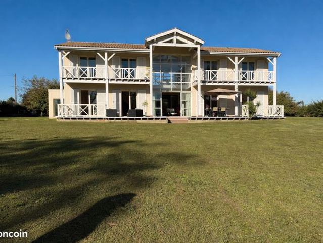 Maison 8 pièces 244 m²