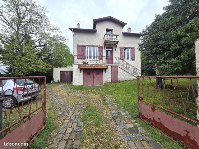 Maison 8 pièces 244 m²