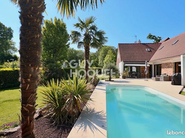 Maison 8 pièces 244 m²