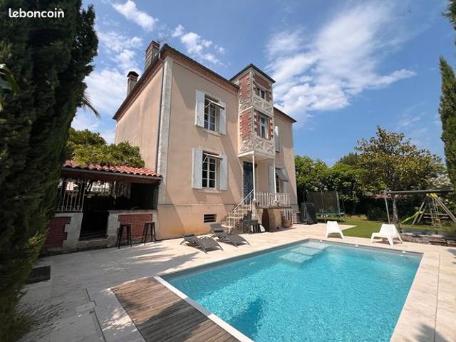 Maison 8 pièces 244 m²