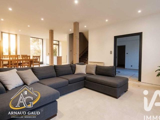 Maison 8 pièces 244 m²