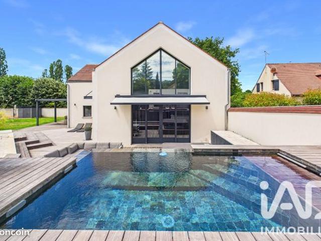 Maison 8 pièces 244 m²