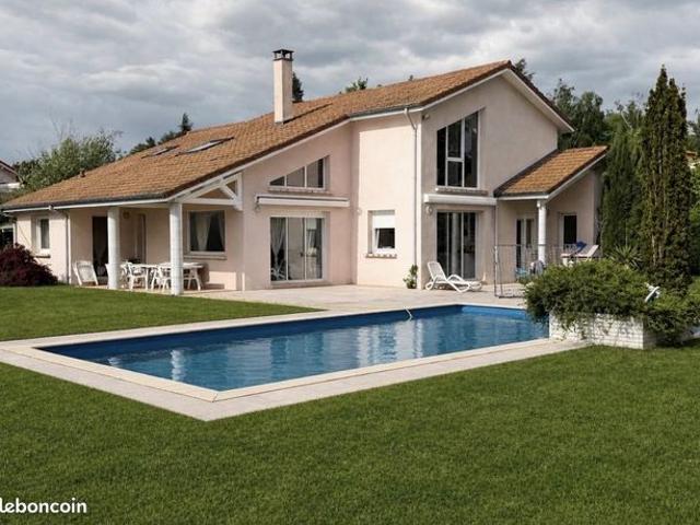 Maison 8 pièces 244 m²