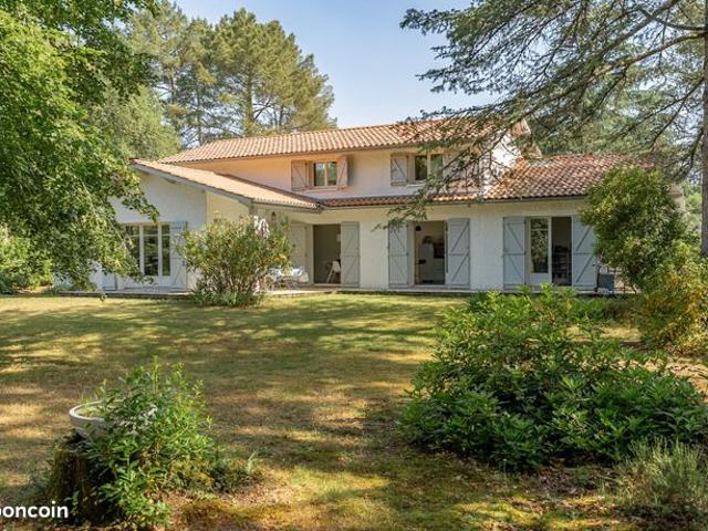 Maison 8 pièces 244 m²