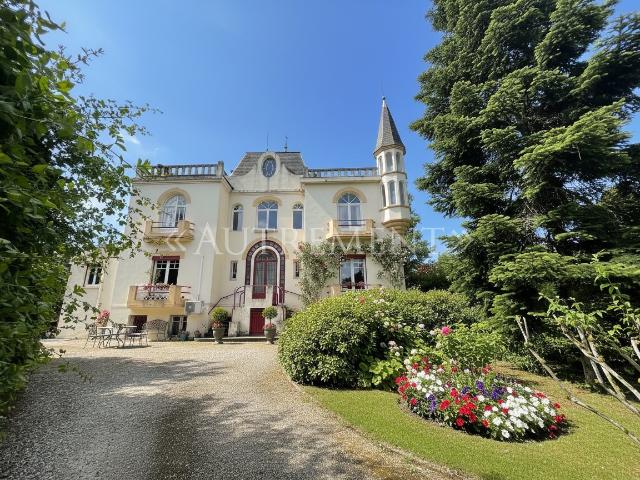 Maison 8 pièces 245 m²