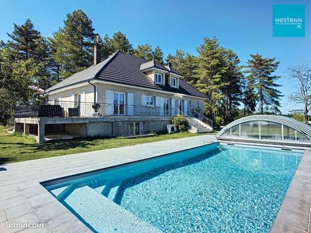 Maison 8 pièces 245 m²