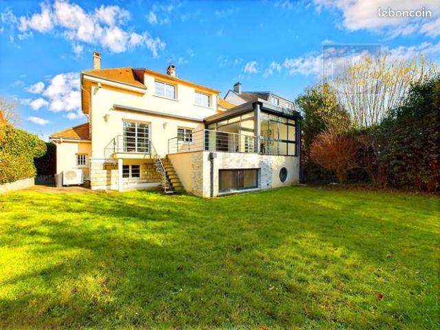 Maison 8 pièces 245 m²