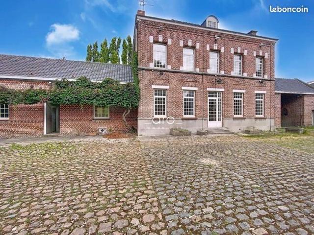 Maison 8 pièces 245 m²