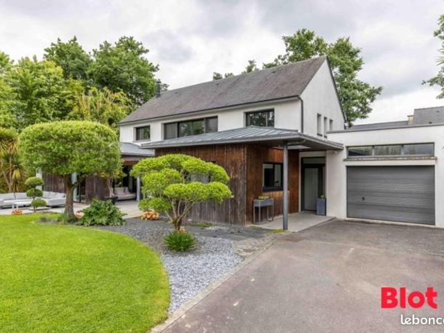 Maison 8 pièces 245 m²