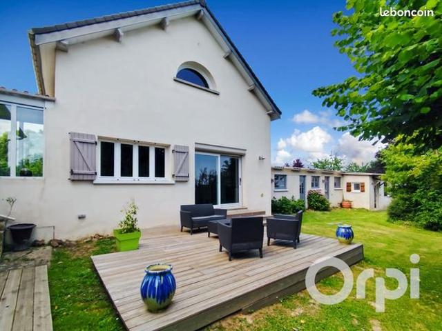 Maison 8 pièces 245 m²