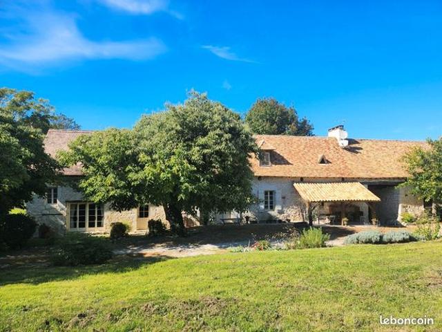 Maison 8 pièces 245 m²