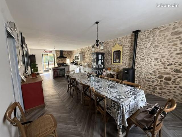 Maison 8 pièces 245 m²